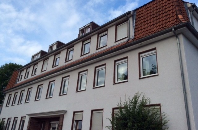 Hamburg: Fassade mit Einblasdämmung günstig und entsprechend der Energieeinsparverordnung sowie der KfW saniert.